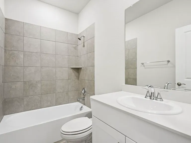 808 Leavenworth Dr — Photo 10
