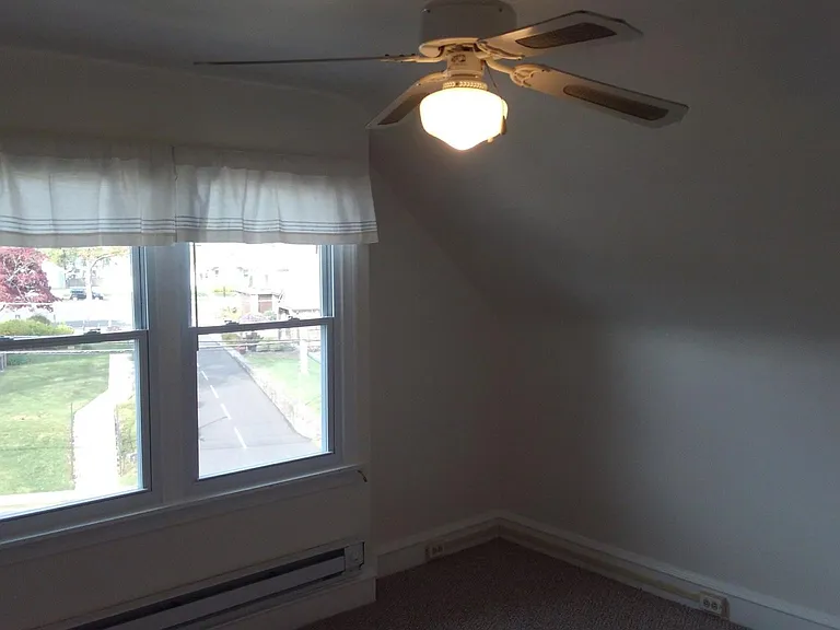 Bedroom/living room.