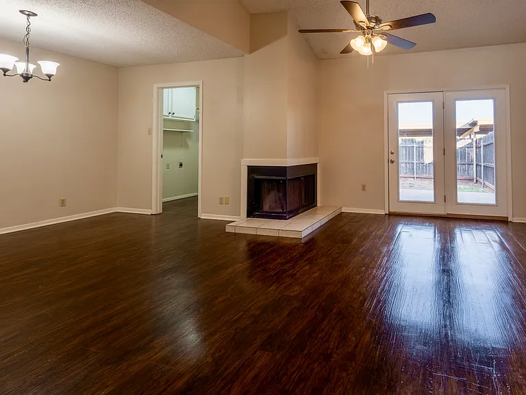 4533 Bermuda Dr — Photo 3