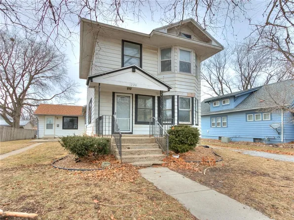 1220 4th St, Nevada, IA 50201