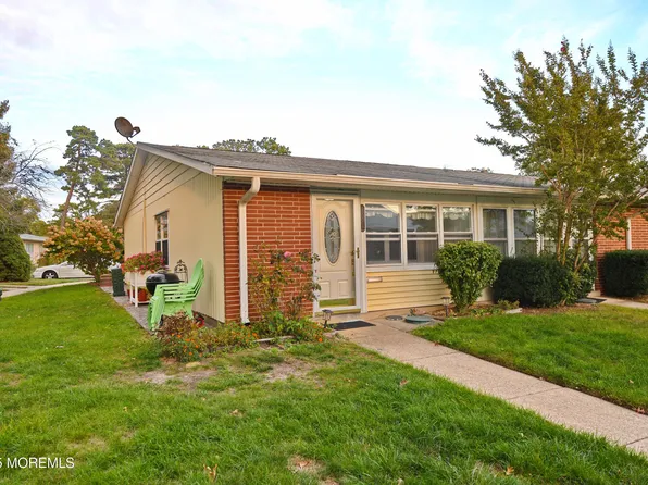 652A Plymouth Drive, Lakewood, NJ 08701
