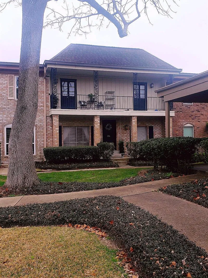 3 bed, 2.5 bath, 1350 sqft, $1,800 — Photo 1
