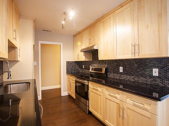 5th image of 1814 Baywood Ln