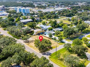 317A S 5th St, Rockport, TX 78382