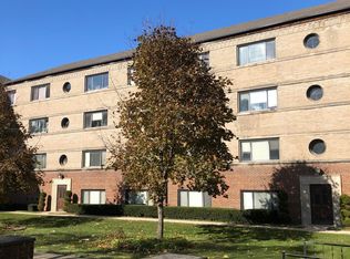 2220 W Farwell Ave #B, Chicago, IL 60645