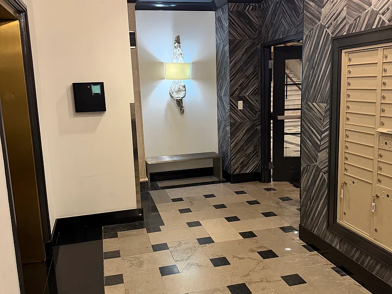 525 W Lafayette Blvd #16C — Photo 35