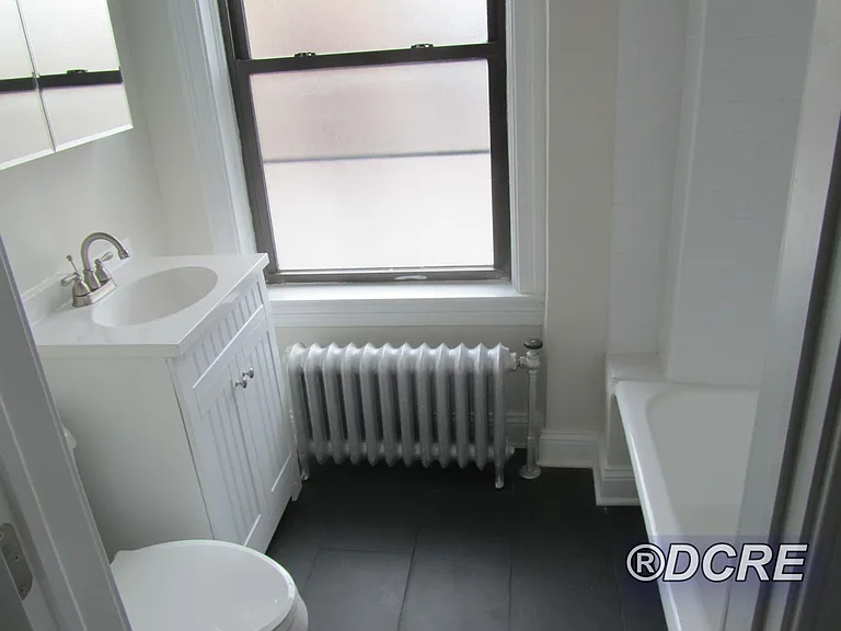 6751 N Sheridan Rd #10 — Photo 5