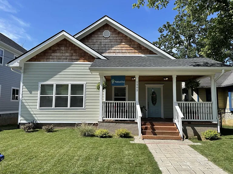 1502 Kirby Ave — Photo 1