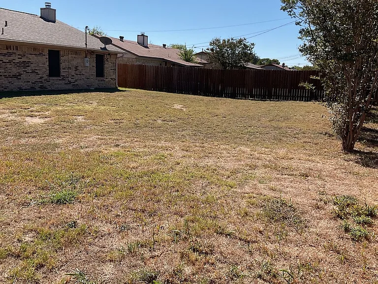 2301 Lago Trl — Photo 23