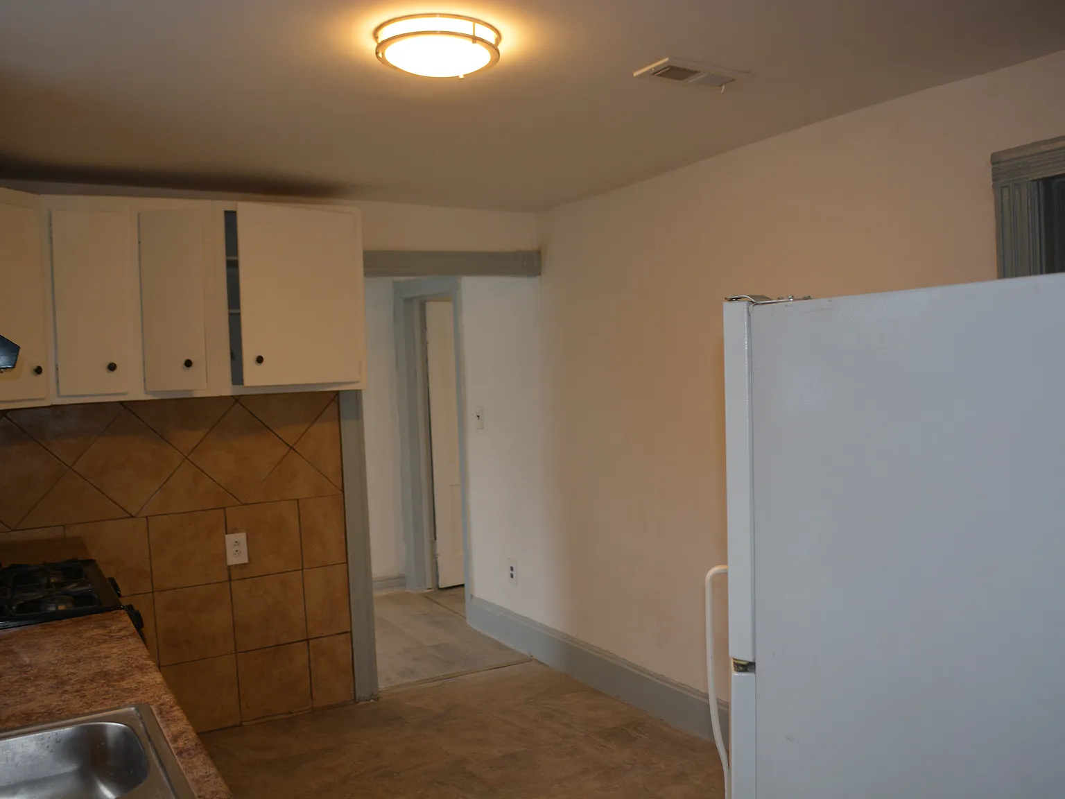 2 bed, 900 sqft, $1,100 — Photo 3