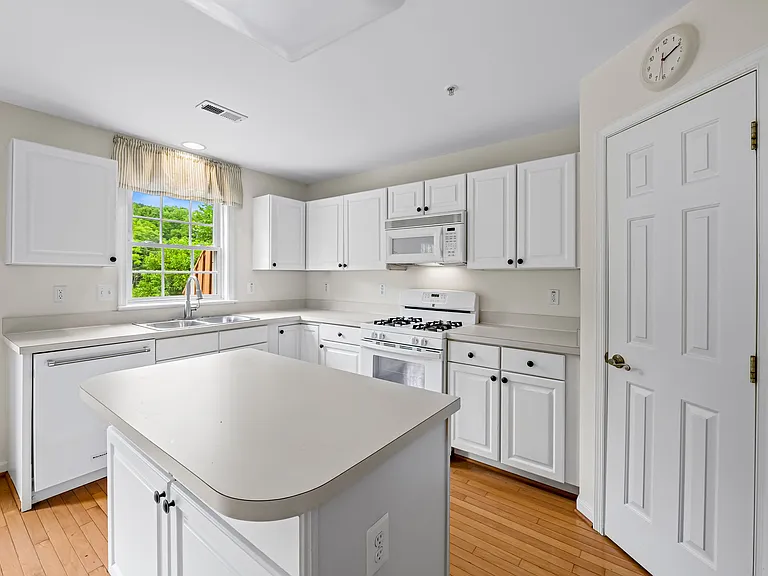 48 Winterberry Ct — Photo 8