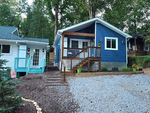 2 bed, 700 sqft, $1,975 — Photo 2