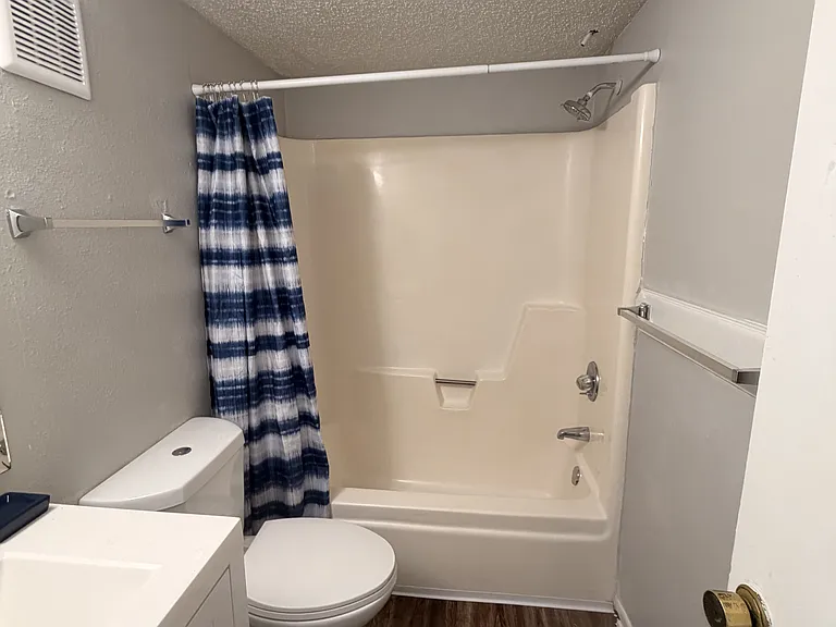 2106 Avenue K #4 — Photo 5