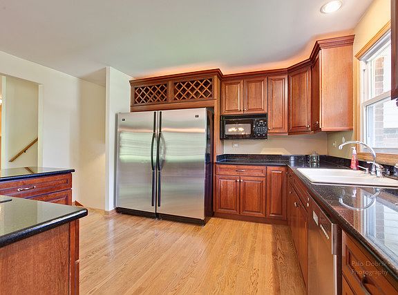 4th image of 1124 N Perry Dr