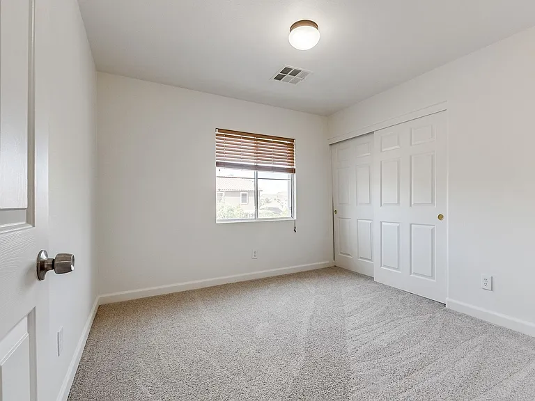 10429 Vinson Point Ave — Photo 32