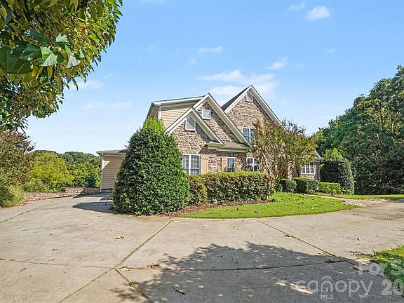 3rd image of 2300 S Potter Rd