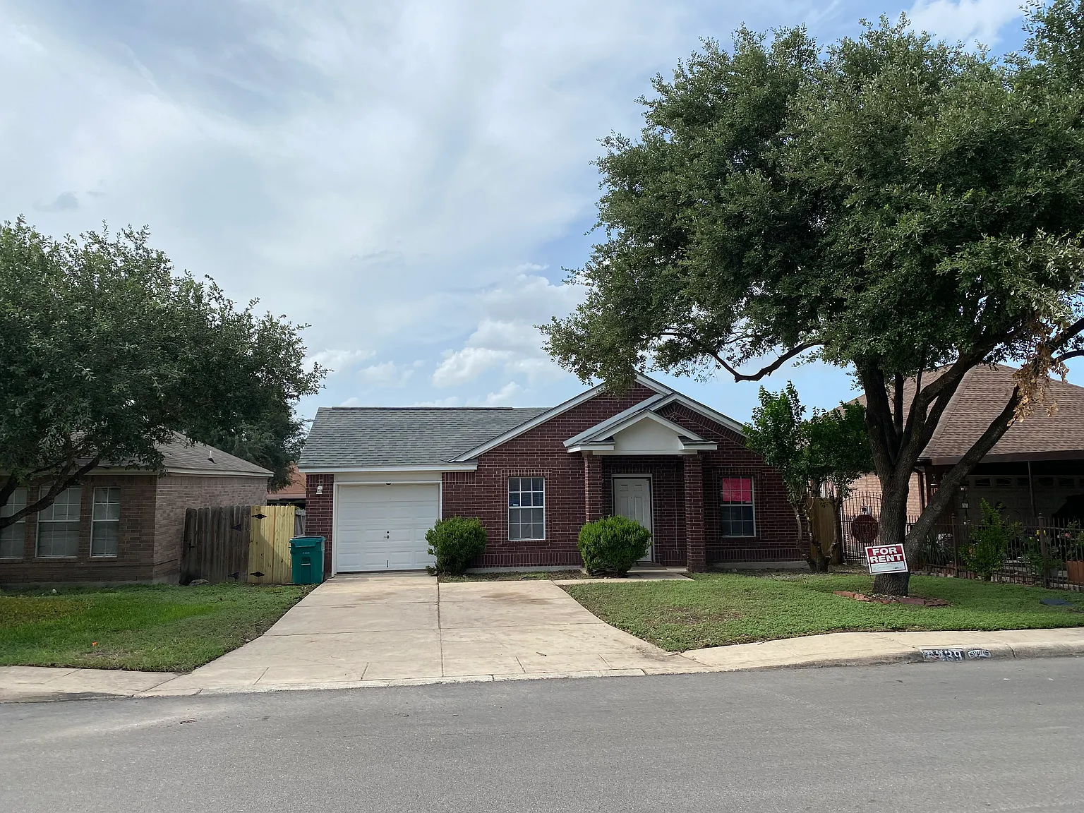 3 bed, 1040 sqft, $1,650 — Photo 3