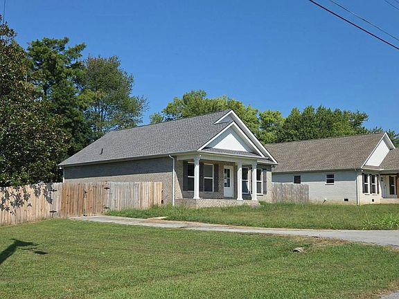 3rd image of 831 Luttrell Ave