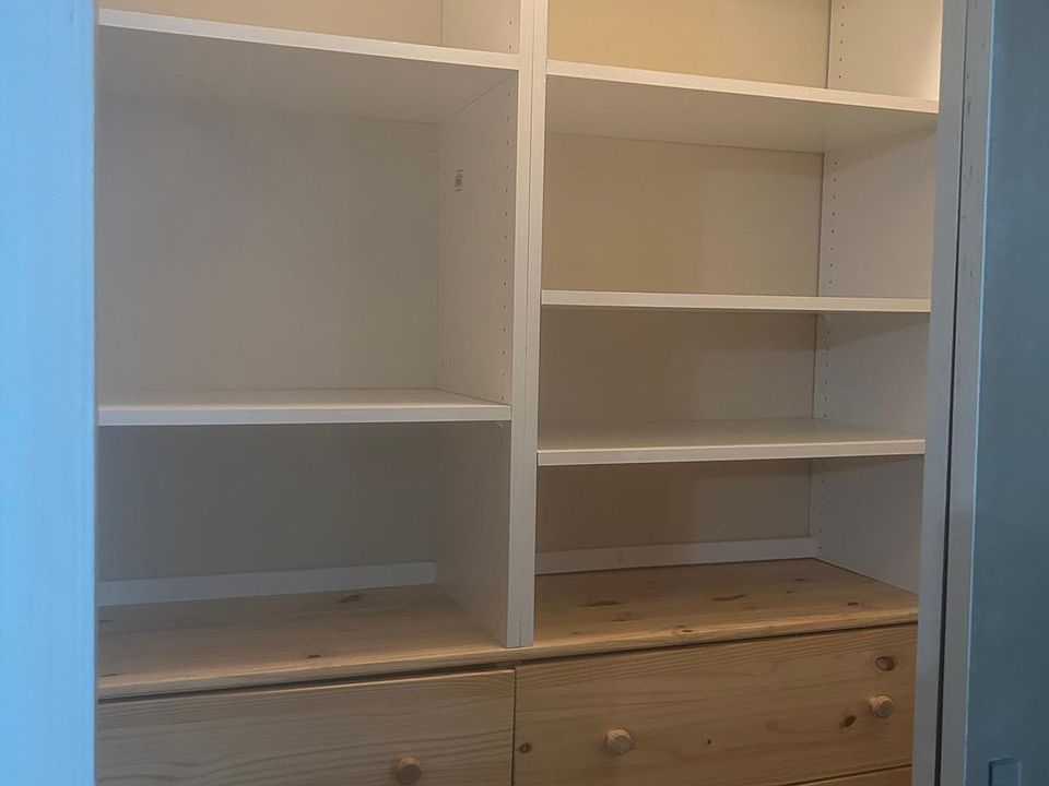 1st image of 907 Huntingdon Mews
