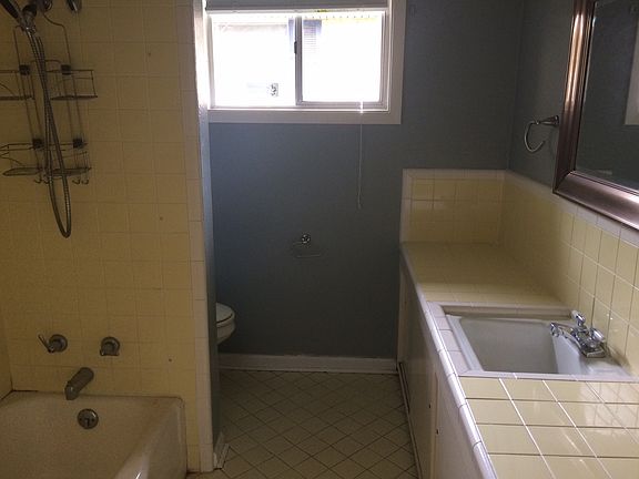 3rd image of 4303 Oaklawn St