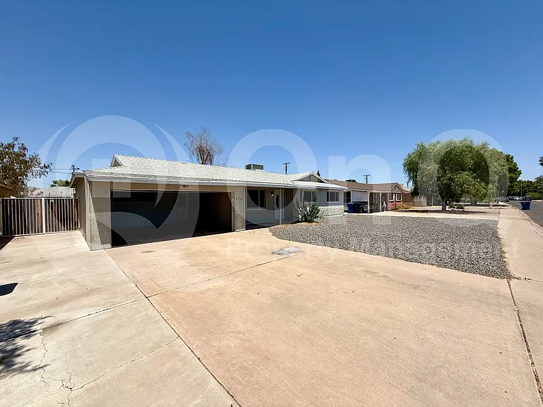 1718 W Auburn St — Photo 3