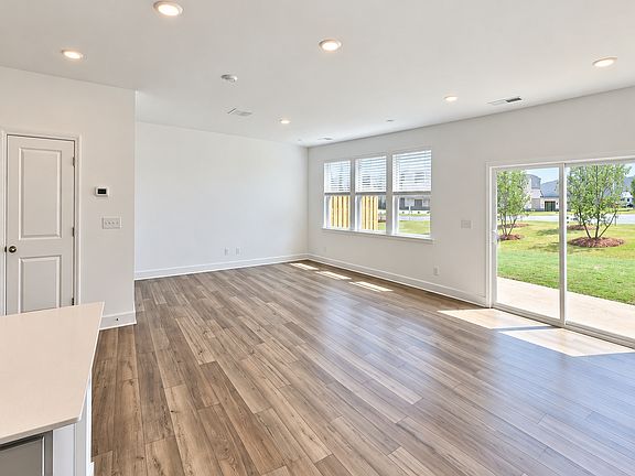 4th image of 127 Rope Mill Ct