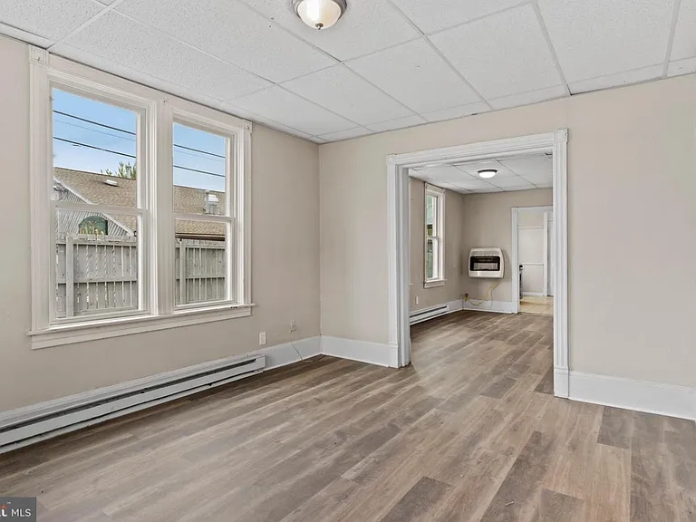 205 N Queen St — Photo 1