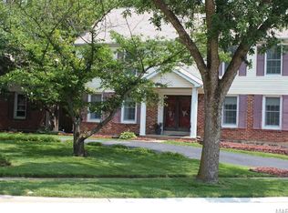 16084 Meadow Oak Dr, Chesterfield, MO 63017