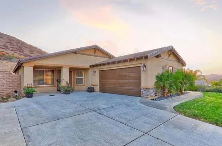 23377 Badger Creek Ln