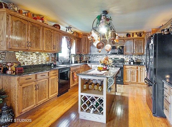 3rd image of 1327 E Cap Cir