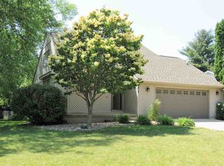 624 Maucker Rd, Cedar Falls, IA 50613