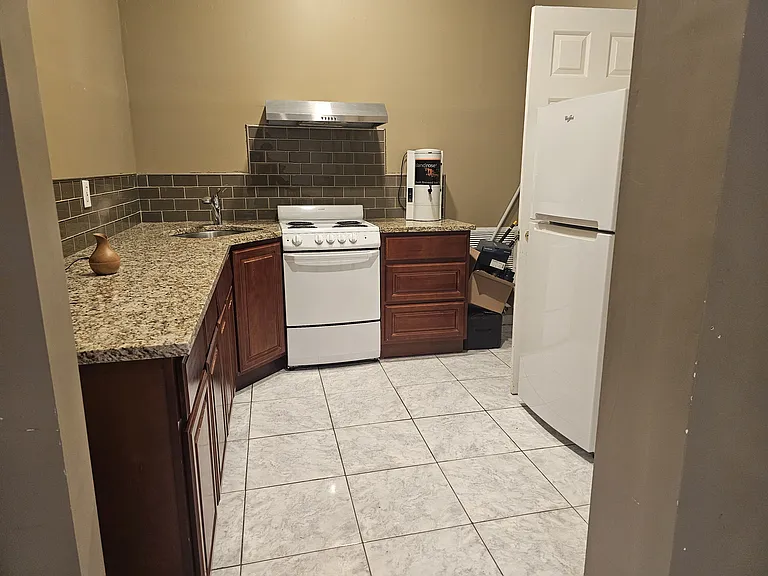 17 Greentree Ave — Photo 8