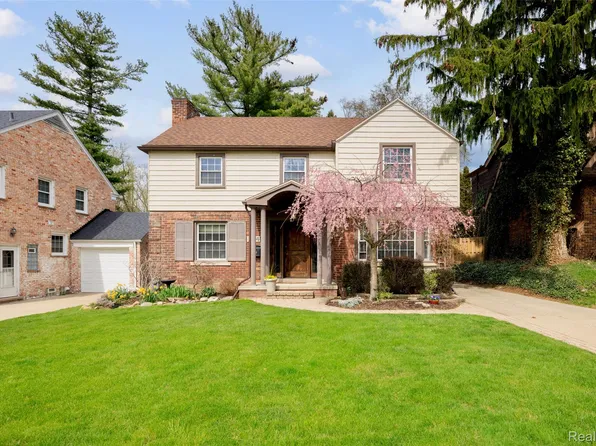 244 Kerby Rd, Grosse Pointe Farms, MI 48236