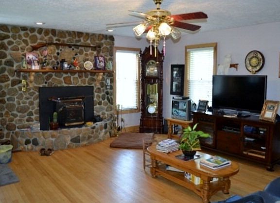 4th image of 173 Jasmine Dr