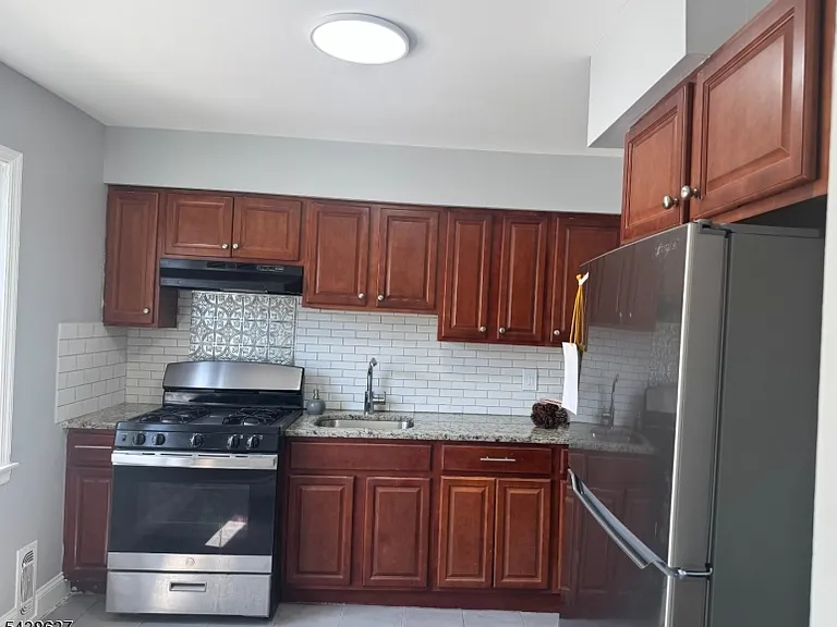 10 Evelyn Ct — Photo 5