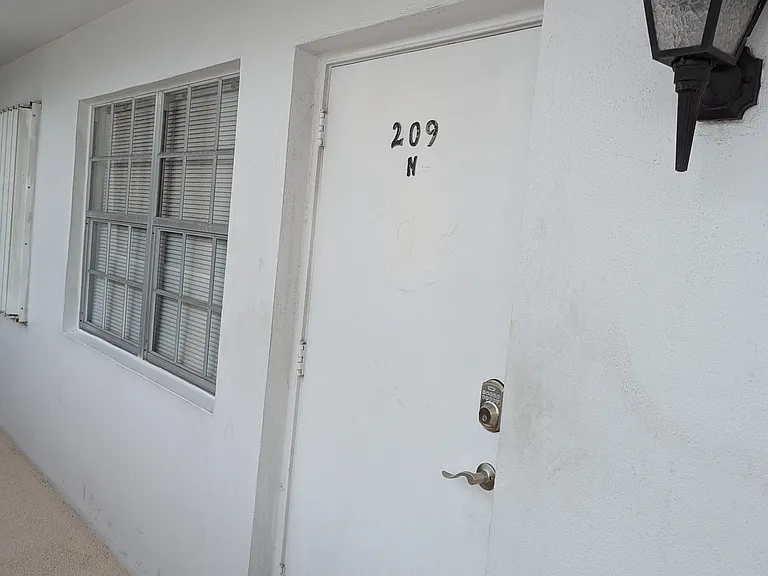 2050 NE 39th St #209N — Photo 3