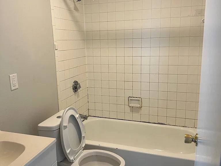 604 Chelmsford St #8 — Photo 8