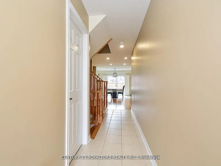386 Thompson St — Photo 4