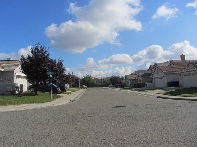 2nd image of 34 Sinskey Ct
