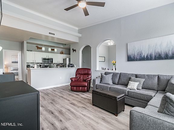 5th image of 10075 GATE Parkway #1001
