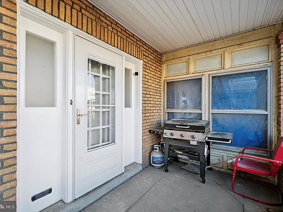 3rd image of 4726 Sheffield Ave