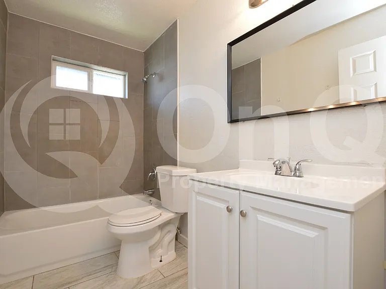 6044 N 21st Ave #2 — Photo 14