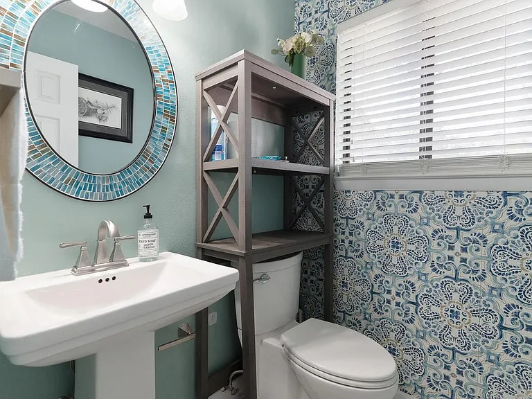 800 Bay Dr #10 — Photo 7