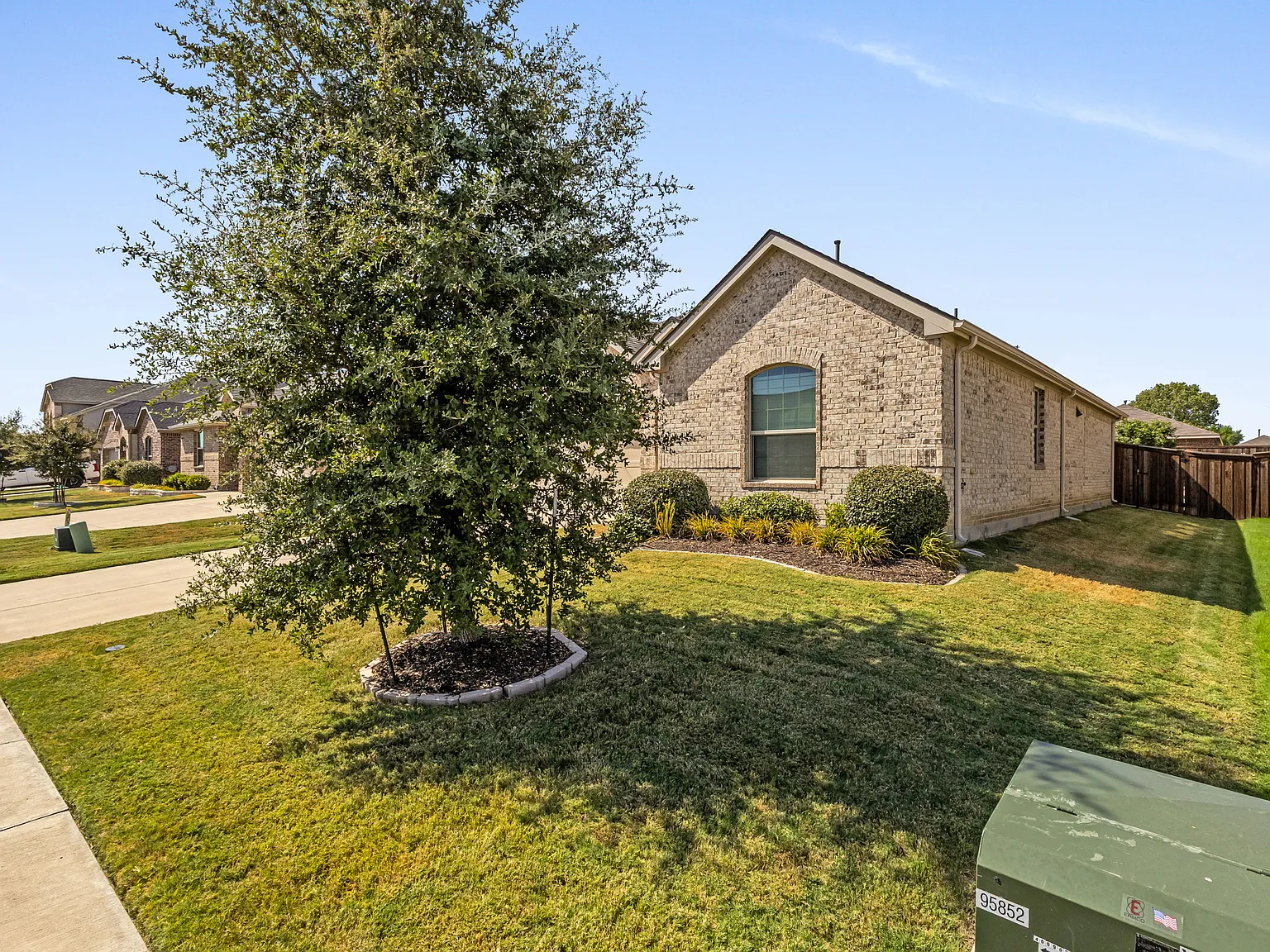 3 bed, 1602 sqft, $2,999 — Photo 3