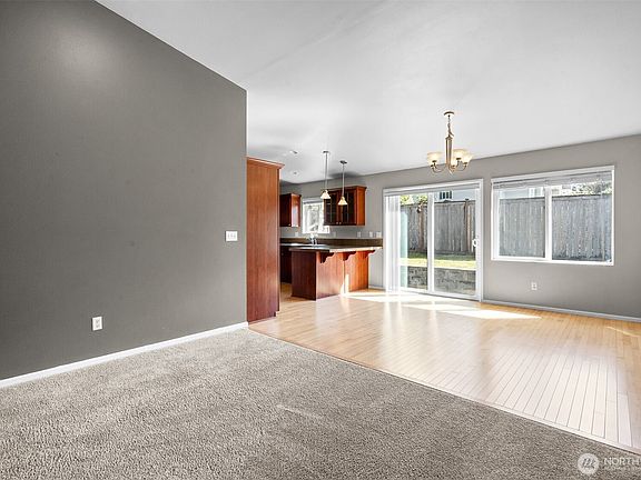 5th image of 4359 Roxanna Loop SE