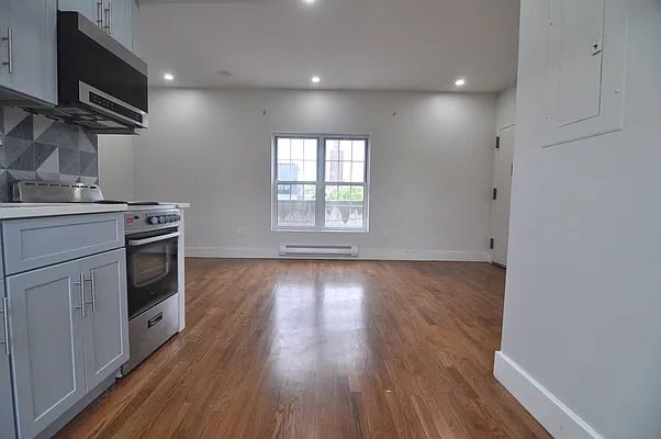 Rented by Bohemia Realty Group | media 10