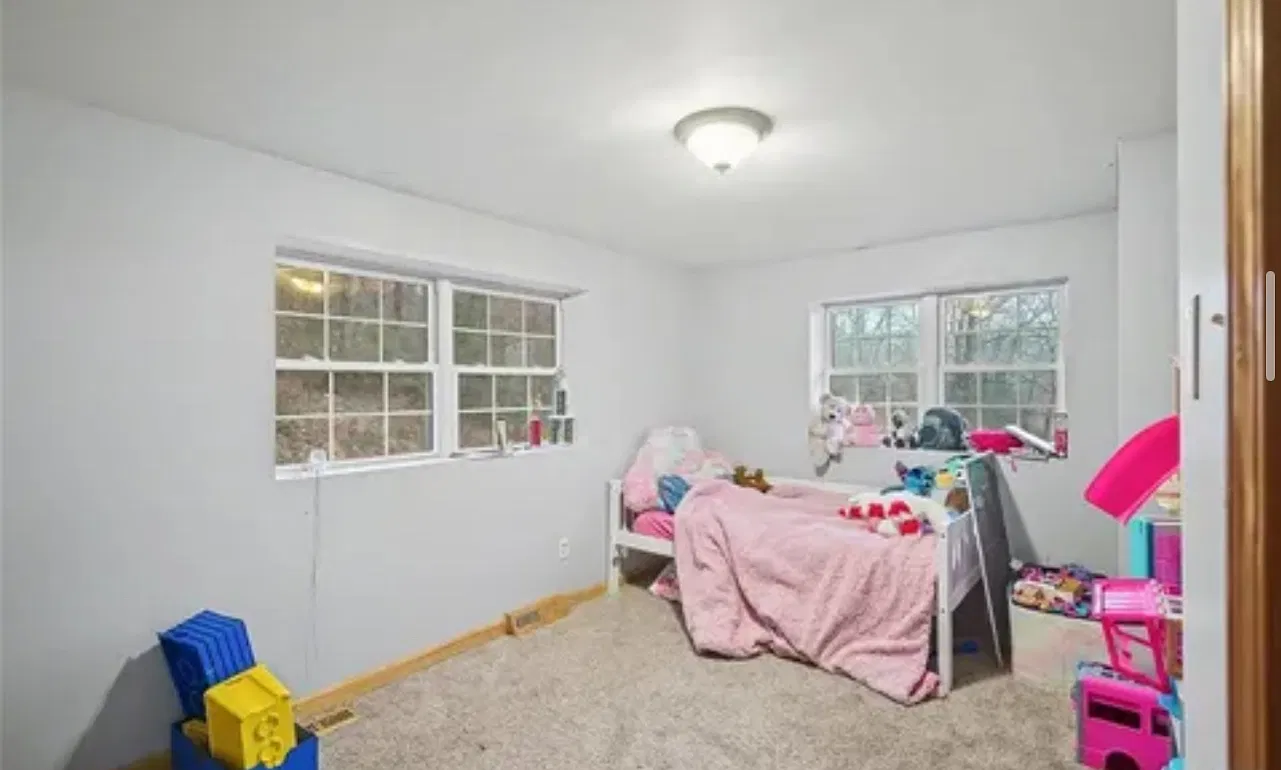 3 bed, 1600 sqft, $1,600 — Photo 3