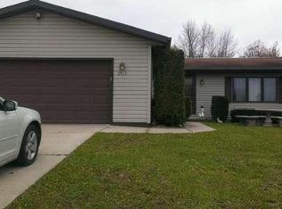 W2403 Heather St, Oconomowoc, WI 53066