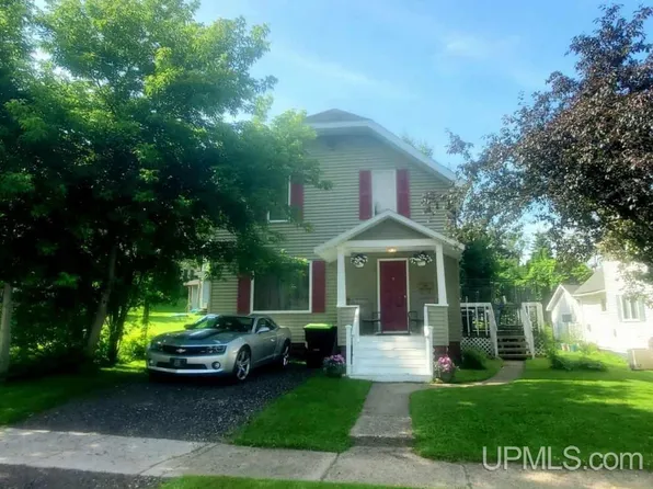 607 E D St, Iron Mountain, MI 49801