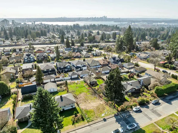 241 W 27th St, North Vancouver, BC V7N 1B7